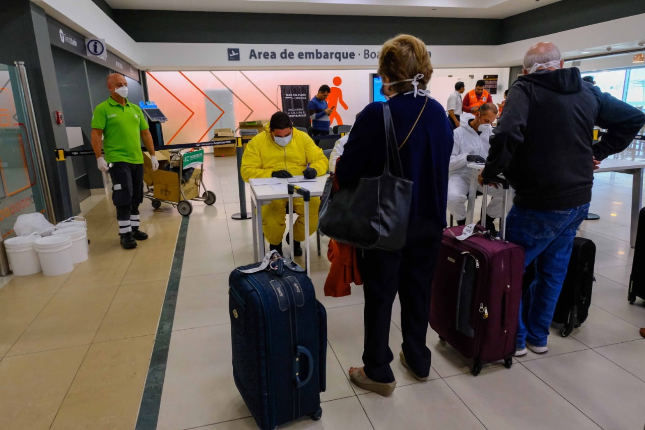 CORONAVIRUS: Operativos en el ingreso a Mar del Plata y en el Aeropuerto Astor Piazzolla
