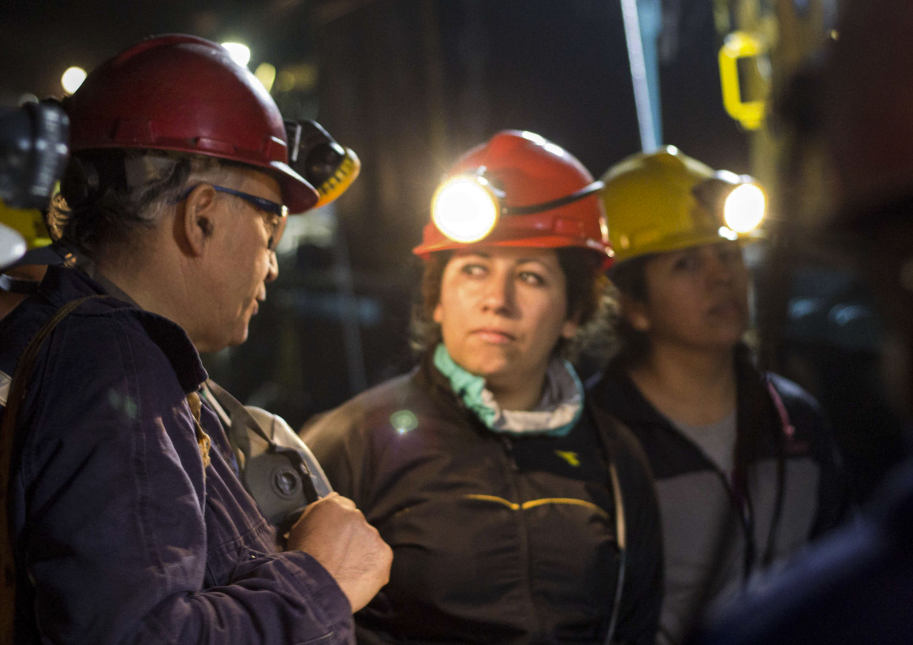 Mujeres santacruceñas se prepararán como operadoras mineras en un proyecto de AOMA