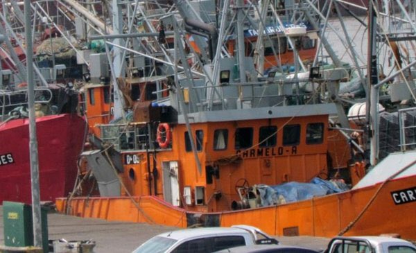 Naufragó un pesquero marplatense y sus tripulantes fueron rescatados por otro buque