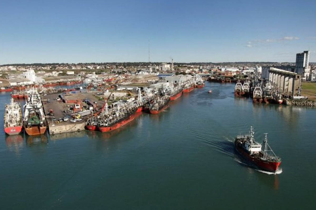 Se hundió un pesquero en Mar del Plata y sus ocho tripulantes fueron rescatados