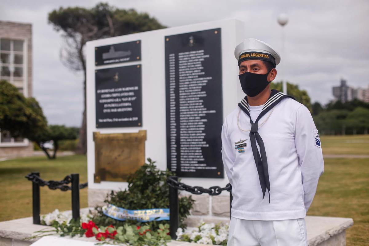 Homenajean a los 44 tripulantes del ARA San Juan en la Base Naval de Mar del Plata