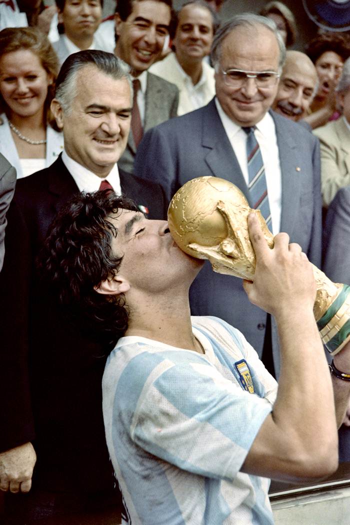 Proponen un homenaje a Maradona en Mar del Plata, donde marcó sus primeros goles