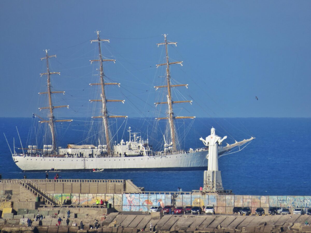 La Fragata Libertad avanza en su travesía rumbo al puerto de Mar del Plata