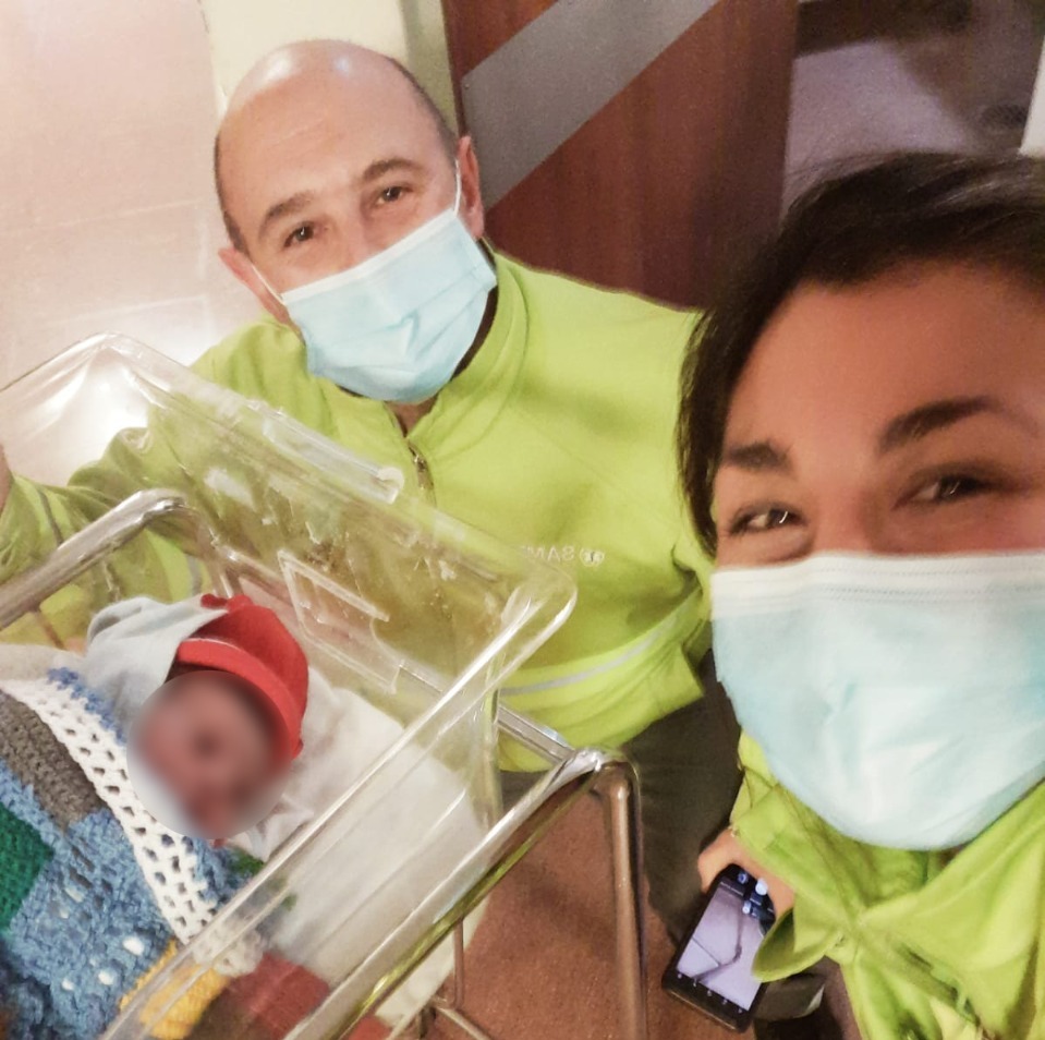 Una mujer dio a luz arriba de la ambulancia asistida por personal del SAME