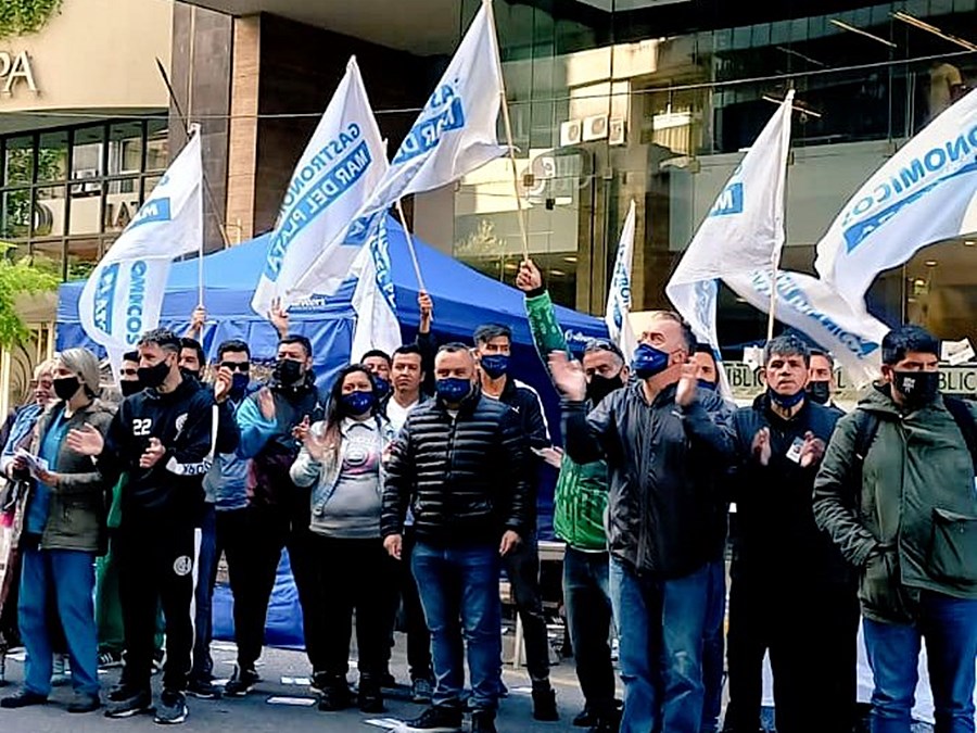 Protesta de UTHGRA Mar del Plata por despidos en un hotel sindical