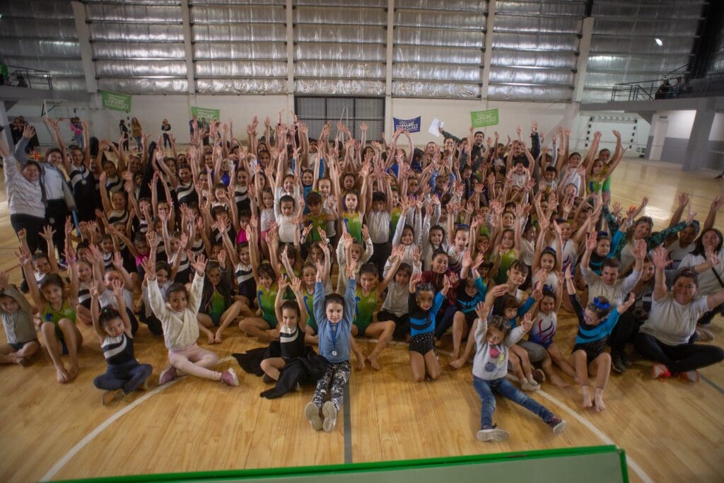 Gran encuentro de gimnasia artística en el Polideportivo de Santa Clara del Mar