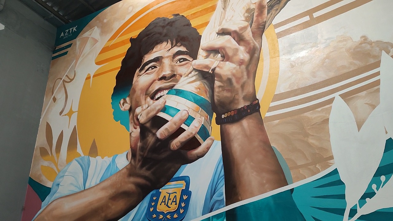 «Maradona eterno» Video homenaje, realizado por Fernando Legarreta, en AZTK de Mar del Plata