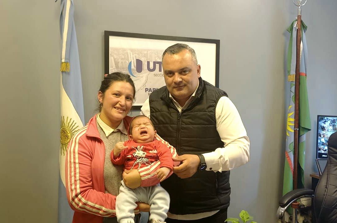 UTHGRA: Santín recibió a Tomás, el bebé que llegó a «un mundo más justo»