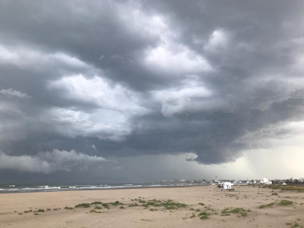 Impactante video: se viene la tormenta en Mar del Plata