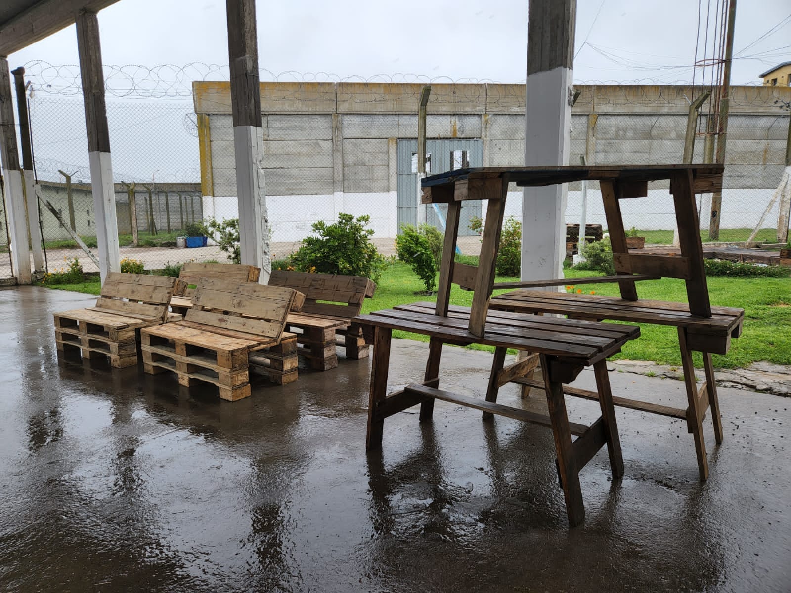 En la Alcaidía Penitenciaria de Batán elaboraron muebles para un geriátrico de Maipú