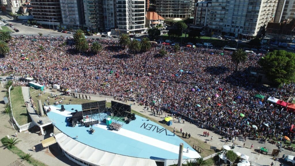 Emotivo video: 90 mil personas cantando el Himno en Mar del Plata
