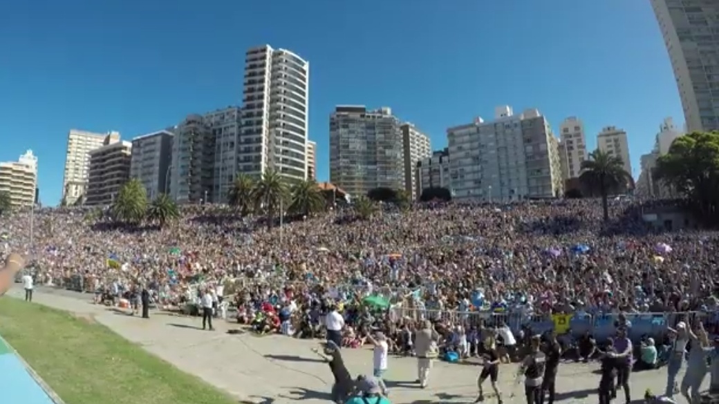 Video: 90 mil personas gritaron los goles de Argentina en el Fan Fest Mar del Plata