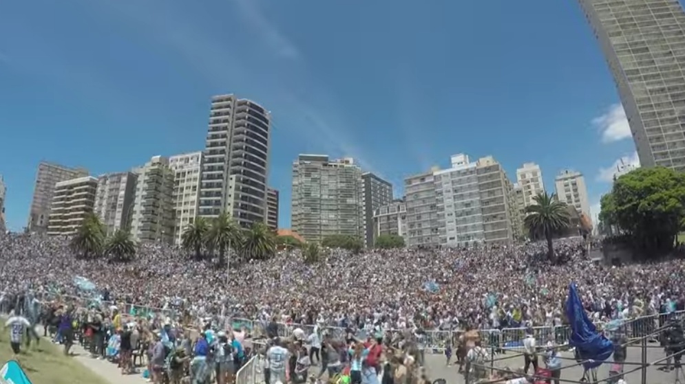 Video: asi se gritaron en Mar del Plata los goles de Messi y Di Maria en la final del mundo