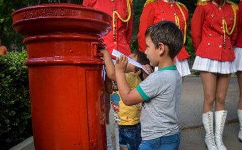 Ya se pueden depositar las cartas dirigidas a Papá Noel en Mar del Plata, Batán y Sierra de los Padres