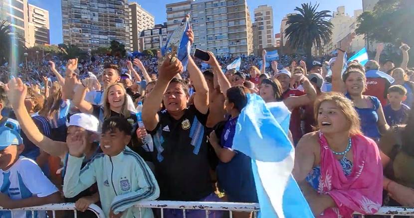 Video: Fiesta total en el Fan Fest Mar del Plata, tras el triunfo de Argentina