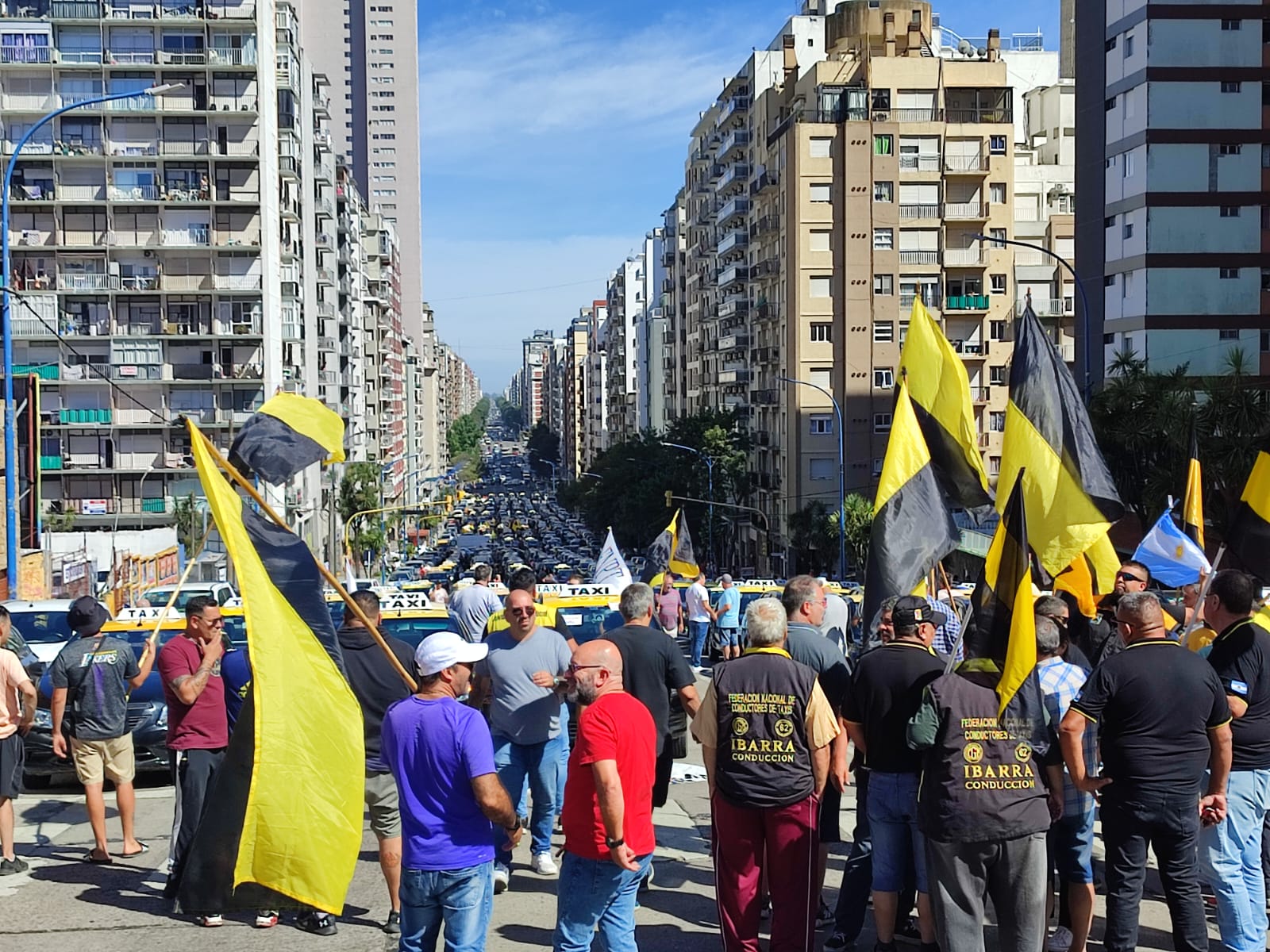 Caos en Mar del Plata: Taxis y Remiseros protestan contra aplicaciones de transporte en paro indeterminado