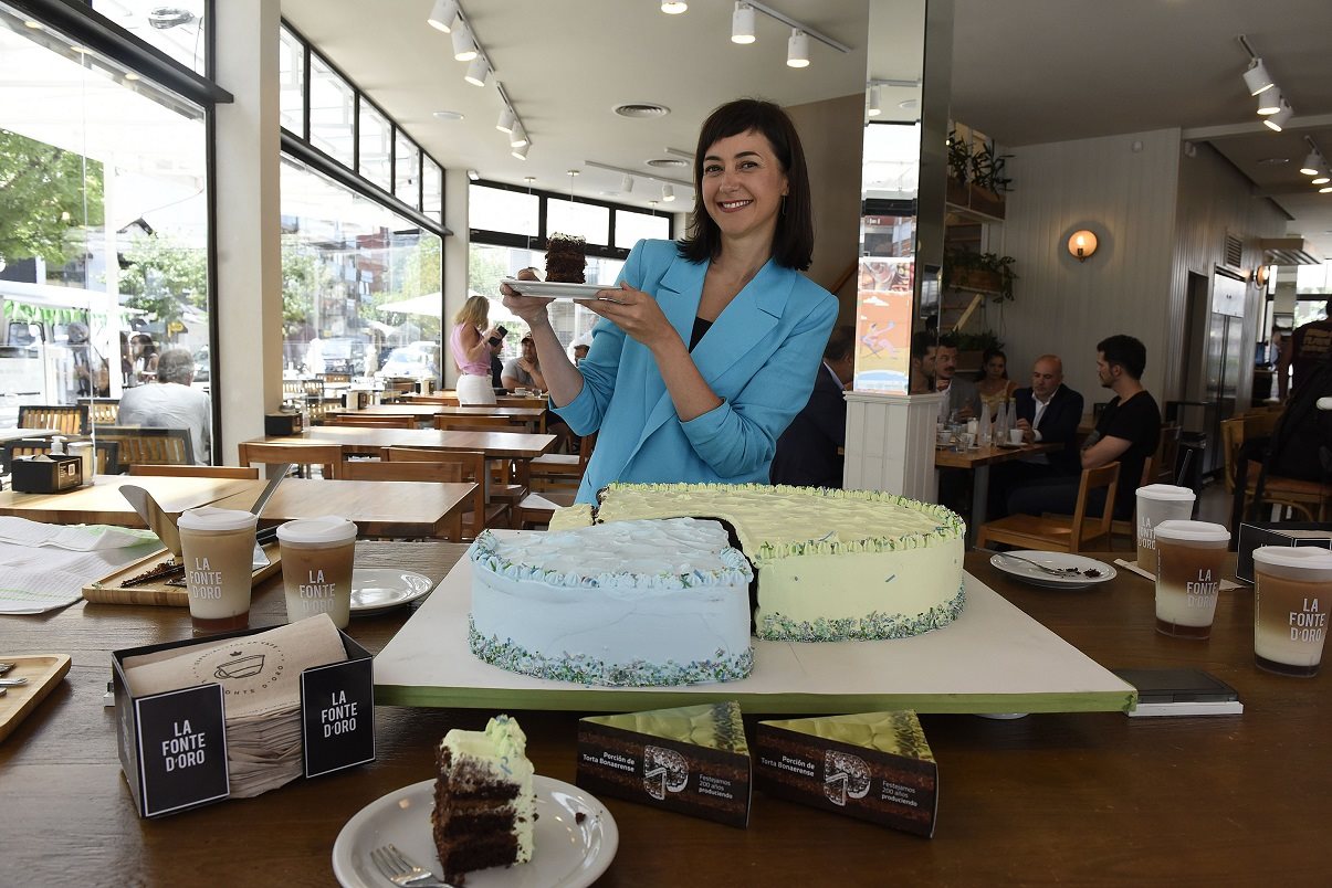 Ximena Sáenz presentó la Torta Bonaerense en Mar del Plata en La Fonte D’Oro