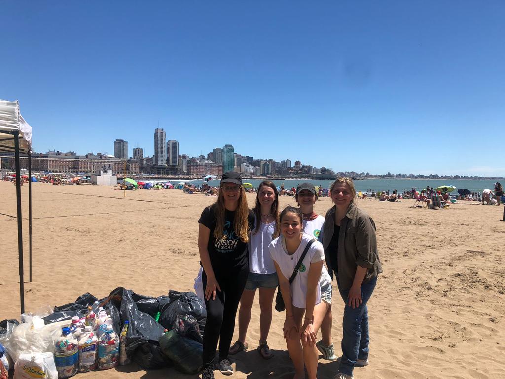 Embajadores Verdes: Jornada de Limpieza en Playa Grande
