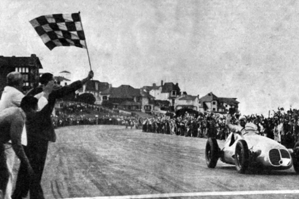 Mar del Plata: la primera victoria de la laureada carrera de Juan Manuel Fangio