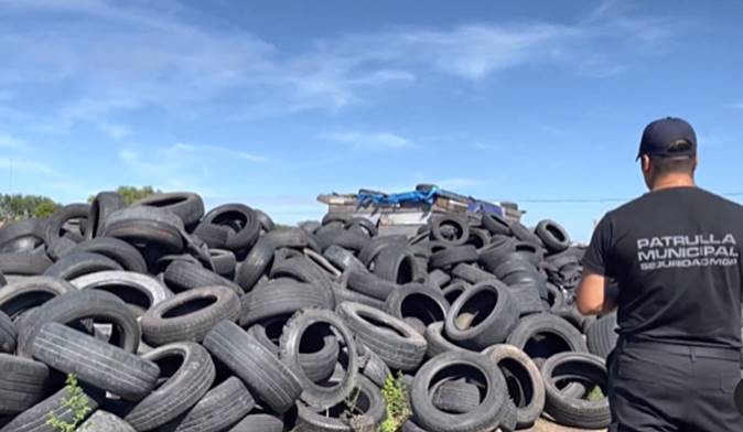 Operativo impactante lleva a la clausura de un depósito de neumáticos en Mar del Plata