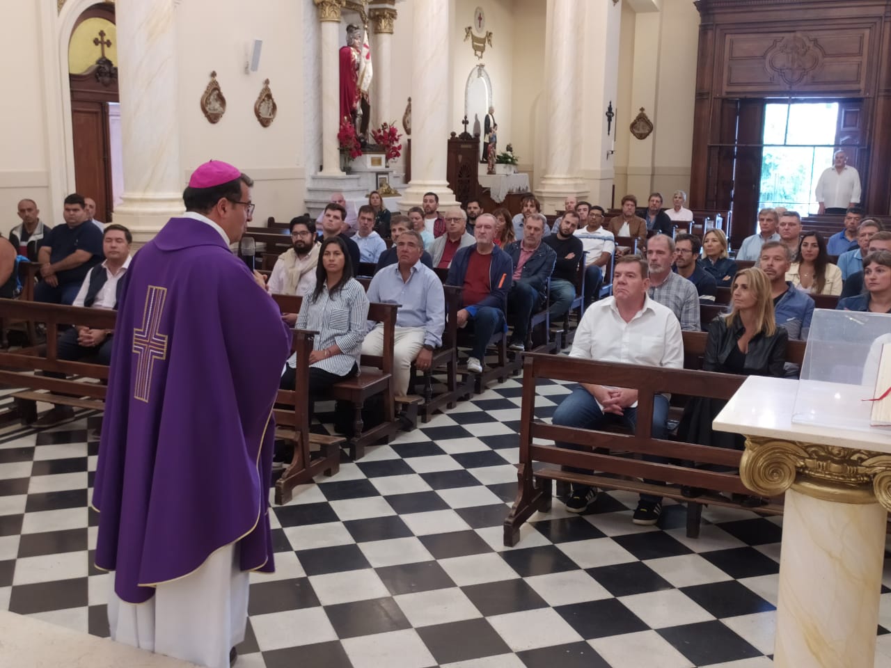 Retiro para políticos y dirigentes de Mar del Plata predicado por el obispo Mestre