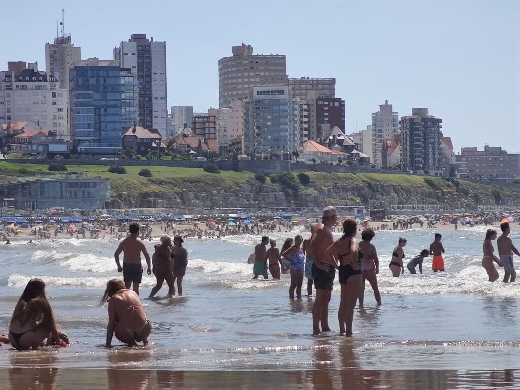 Otoño caluroso en Mar del Plata: un día ideal para disfrutar de la playa 3 Mar del Plata