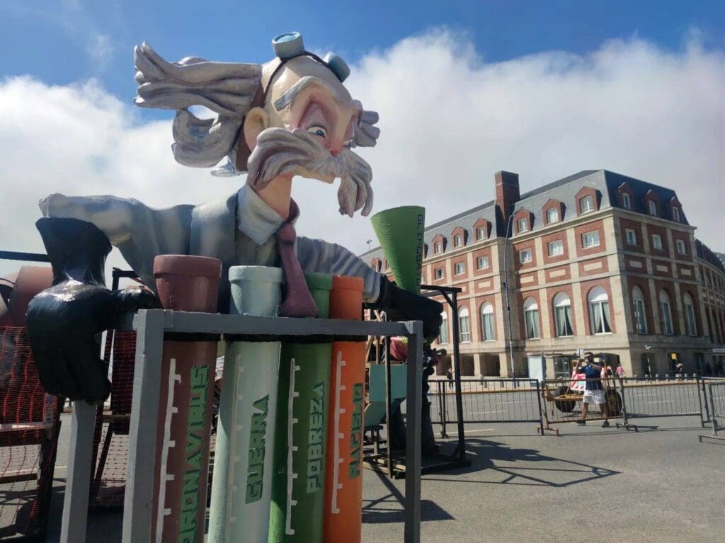 Mar del Plata se prepara para la fiesta fallera valenciana 2023 5 falla