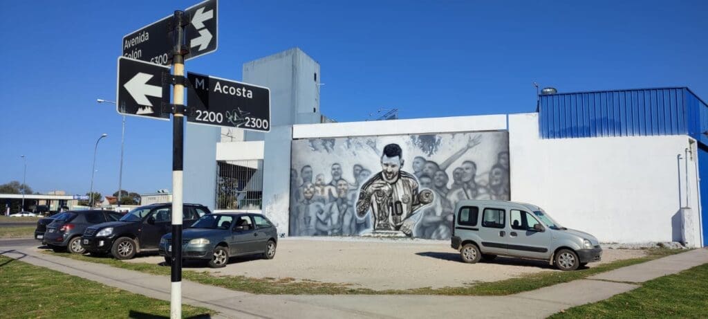 "El Beso de Messi": Un mural marplatense que celebra el triunfo argentino en el Mundial de Fútbol 3 WhatsApp Image 2023 04 28 at 15.17.40