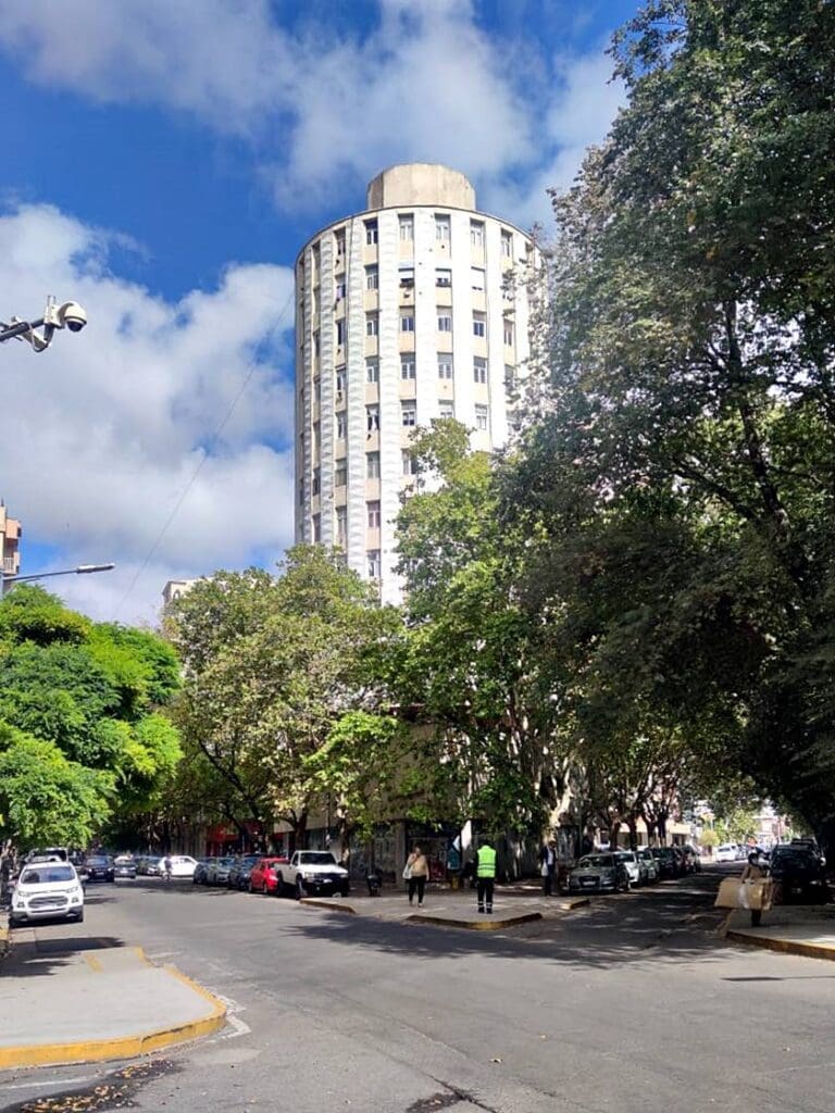 El icónico y controvertido "Edificio Redondo" de Mar del Plata: una hazaña arquitectónica de los años 70 5 redondo1