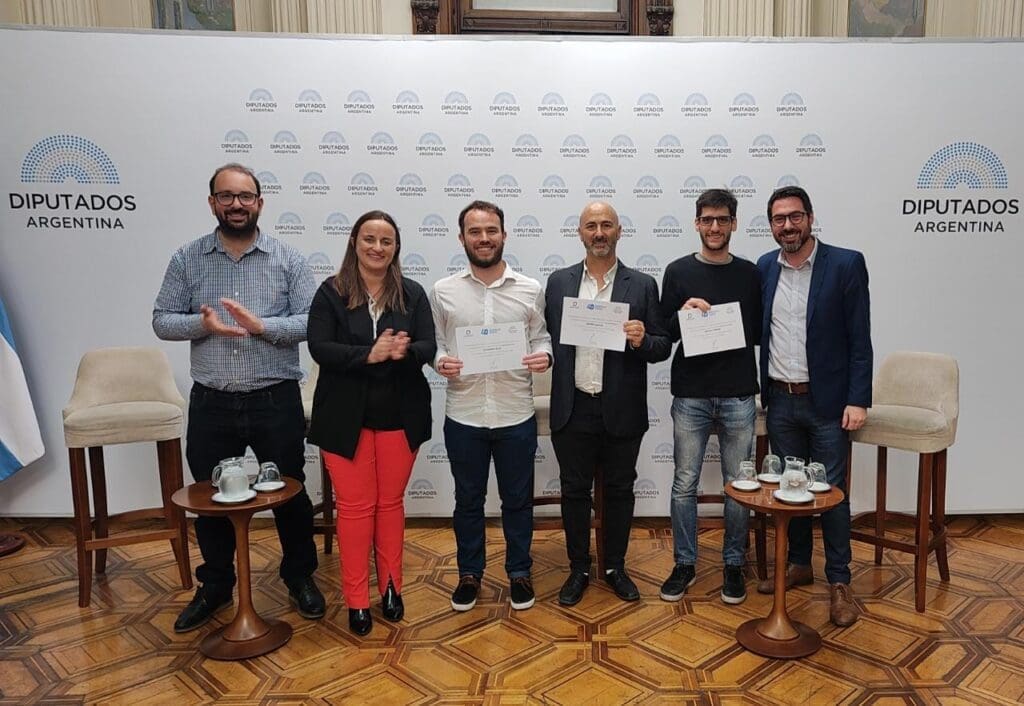 Desarrolladores marplatenses recibieron un reconocimiento en el Congreso nacional 3 Urban Mysteries en Congreso Cermelo Passo Guay Aguilar Tissoni Monita
