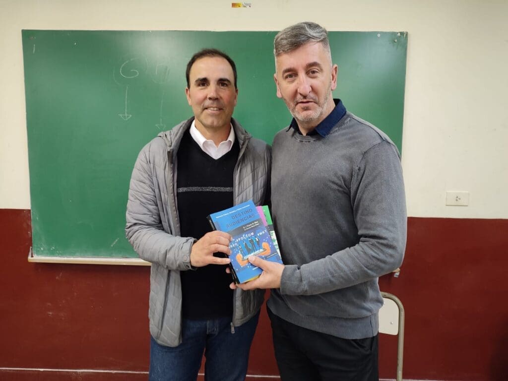 ¡Revolucionando la educación con Inteligencia Artificial! Charla en la EES 25 de Mar del Plata 3 Pelaez Distefano