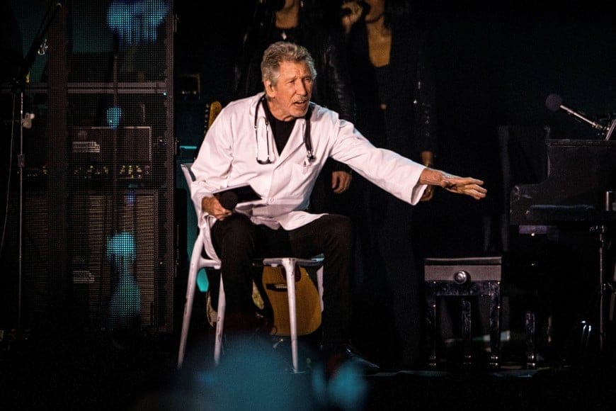 "Si te encanta Pink Floyd, pero no soportas la política de Roger, harías bien en irte la mierda o al bar en este momento" 3