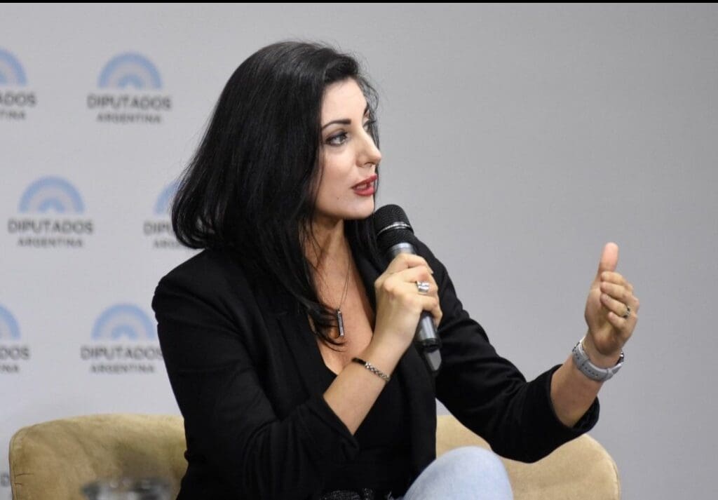 Diputada marplatense propone rebautizar el Centro Cultural Néstor Kirchner como "Astor Piazzolla" 3 Diputada Juliana Santillán
