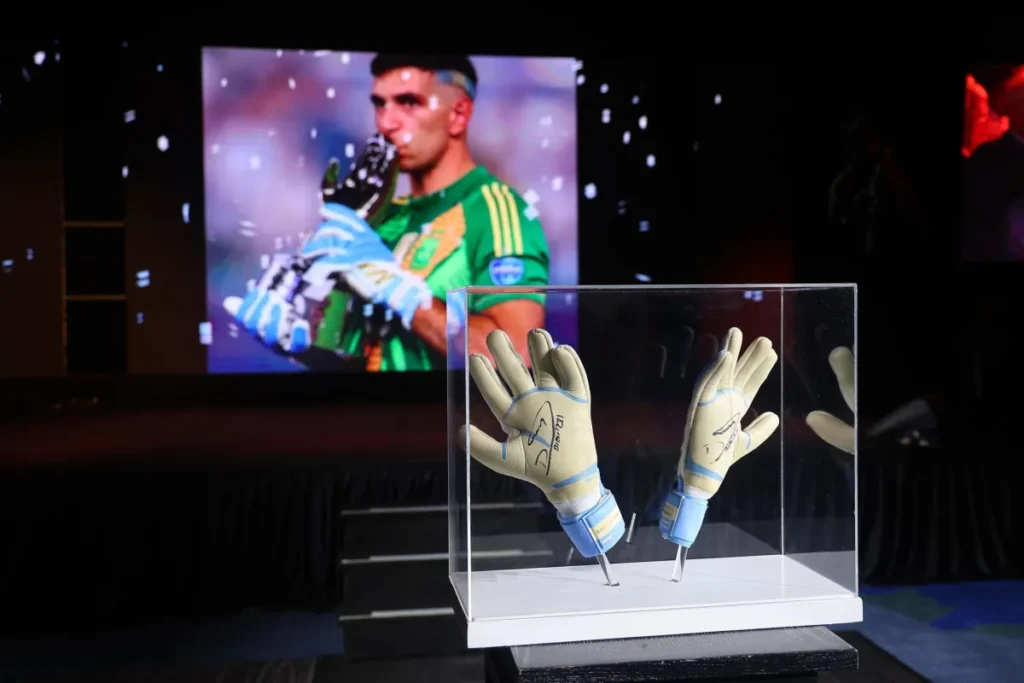 Guantes del Dibu