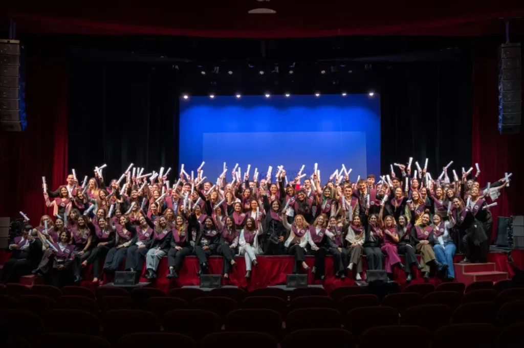 Graduados fasta 1200x798 1