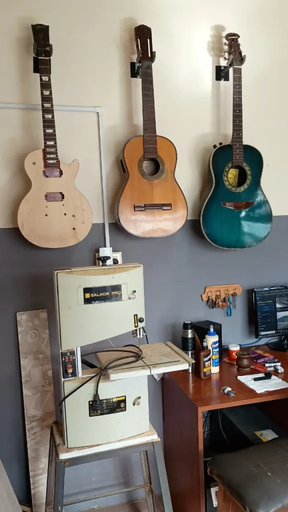 Pasión por la luthería: el taller marplatense que nació tras el objetivo de replicar la guitarra de Brian May 4 WhatsApp Image 2026 09 16 at 12.52.15 PM editado